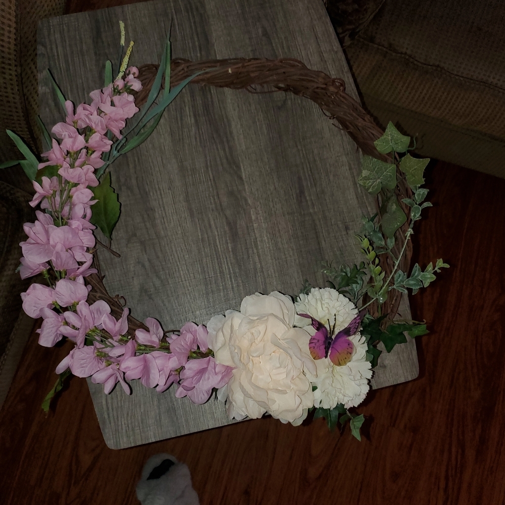 17+ inch Grapevine Wreath with a cute insect
